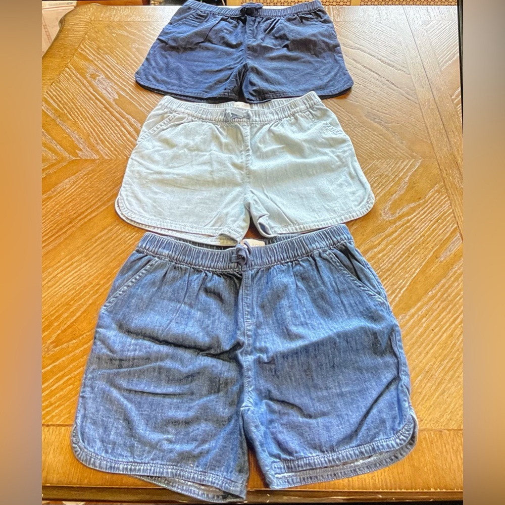 **SOLD ** Colorful Kids Clothing Bundle - Picture 9 of 16